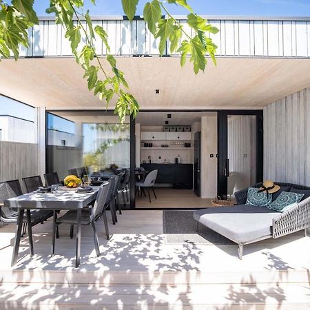 Arcadia Eco-Luxe Mobile Homes With Infinity Pool By Oiko Collection Privlaka  Kültér fotó