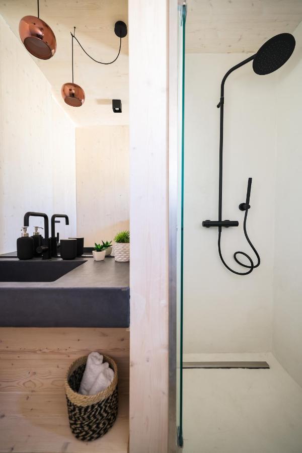Arcadia Eco-Luxe Mobile Homes With Infinity Pool By Oiko Collection Privlaka  Kültér fotó