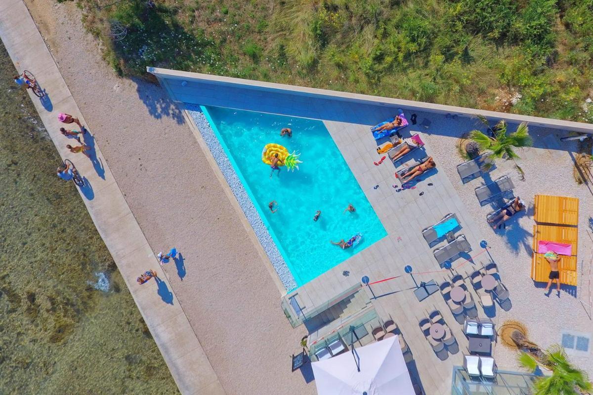 Arcadia Eco-Luxe Mobile Homes With Infinity Pool By Oiko Collection Privlaka  Kültér fotó